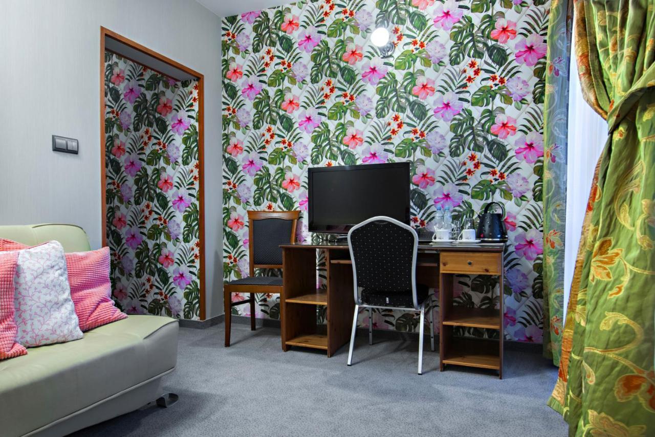 בוצ'ניה Hotel Zalesie מראה חיצוני תמונה