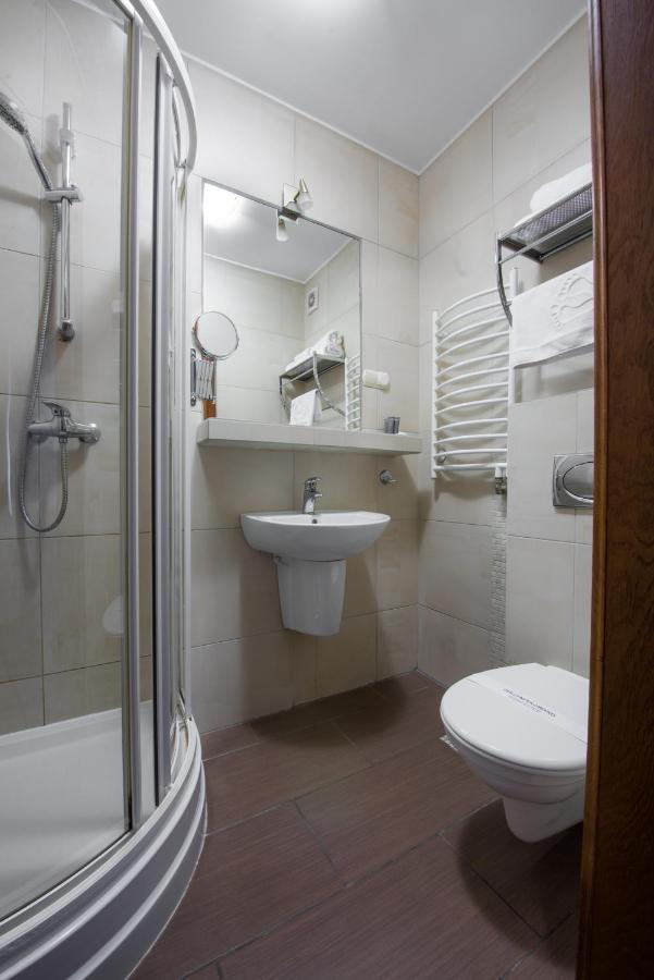 בוצ'ניה Hotel Zalesie מראה חיצוני תמונה
